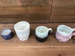 手びねりで作成した作品です。色は数種類の釉薬から選べます。自分だけのオリジナル作品を作ってみませんか。