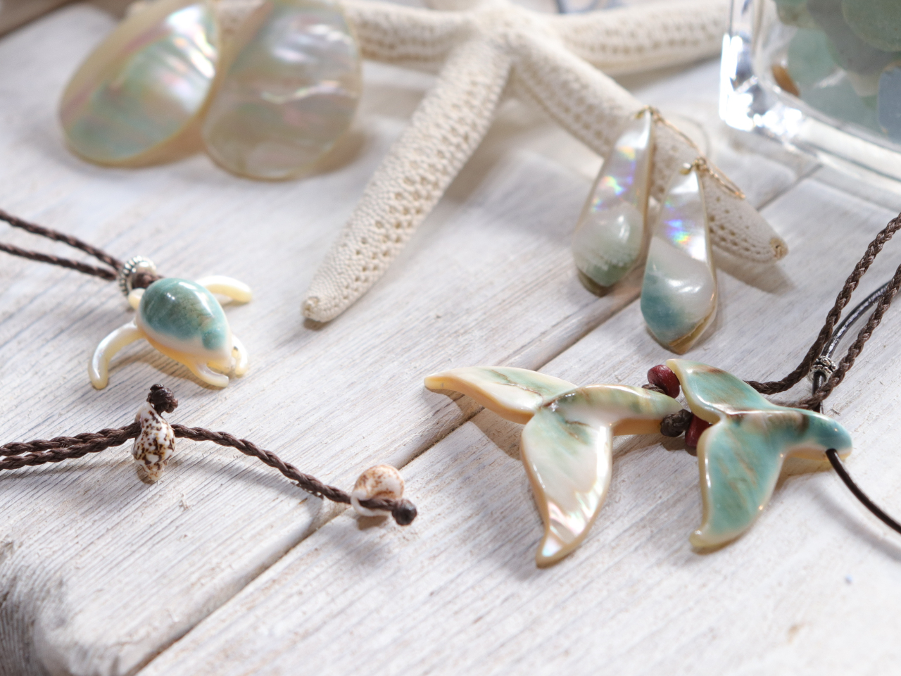 特別なハワイアンジュエリーモチーフ 夜光貝 を磨いてアクセサリー作り 宝石のように輝く貝でジュエリーを作成 少人数制で開催しております 海猫屋 じゃらん遊び体験 特別なハワイアンジュエリーモチーフ 夜光貝 を磨いてアクセサリー作り 宝石のように輝く貝でジュエリーを作成 少人数制で開催しております 海猫屋 じゃらん遊び体験