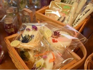 三宅島 アロマワックス作り 可愛いお花で飾り付け アロマ香るサシェ作り 旅の思い出やお土産に Atelier Fleur Aqua アトリエ フルール アクア じゃらん遊び体験 三宅島 アロマワックス作り 可愛いお花で飾り付け アロマ香るサシェ作り 旅の思い出やお土産に Atelier Fleur Aqua アトリエ フルール アクア じゃらん遊び体験