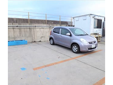 駐車場は受付隣