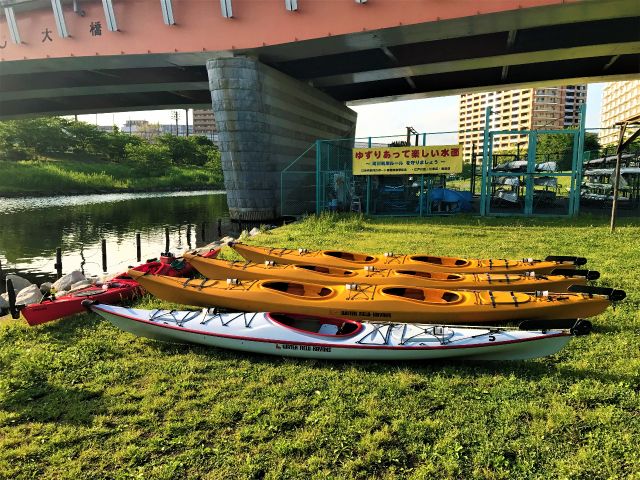 外海でも使用できる本格的なシーカヤックを使用。安定性に優れた初心者向けカヤック。