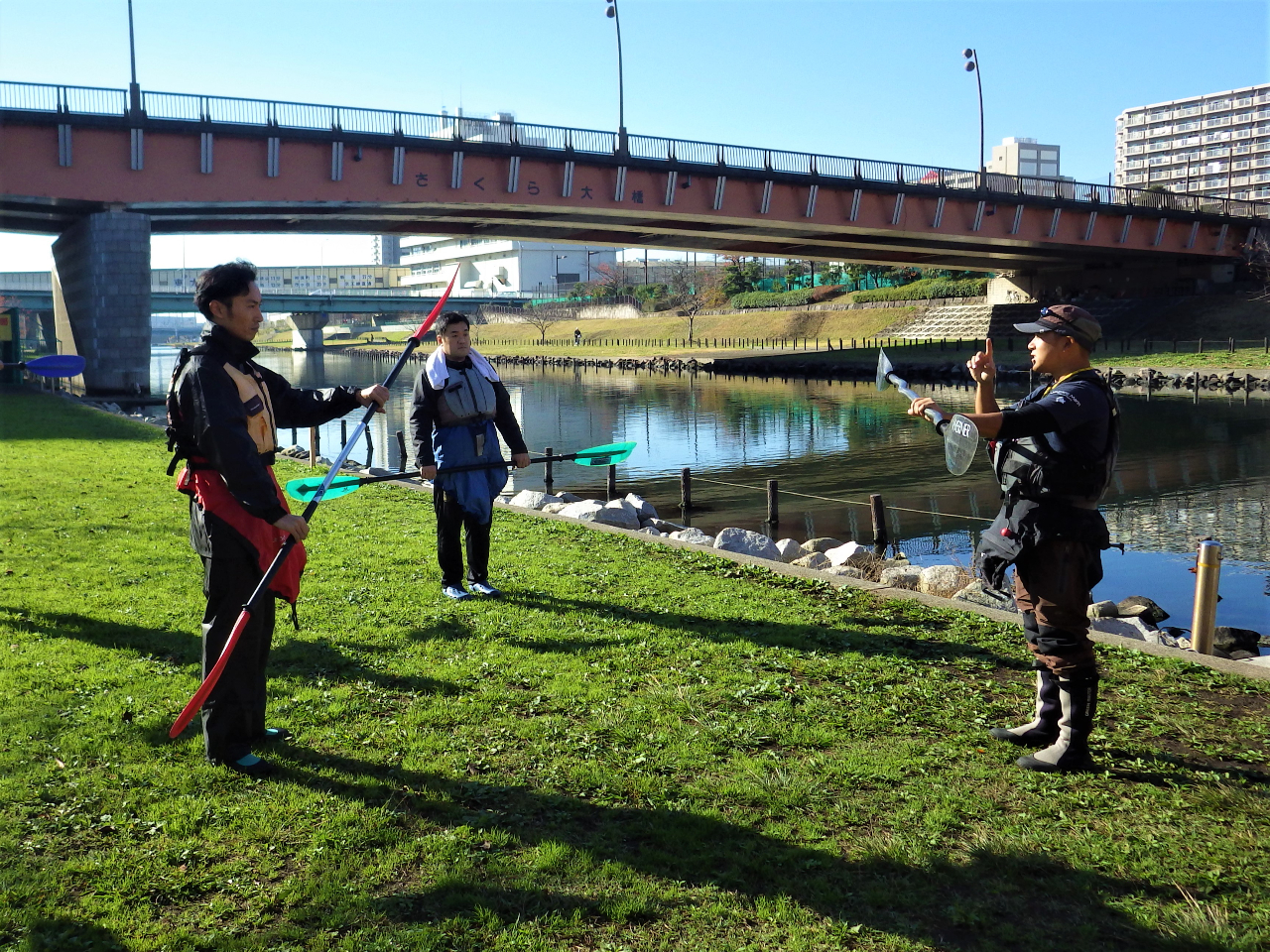カヤックが初めての方にも、丁寧にレクチャー致します。