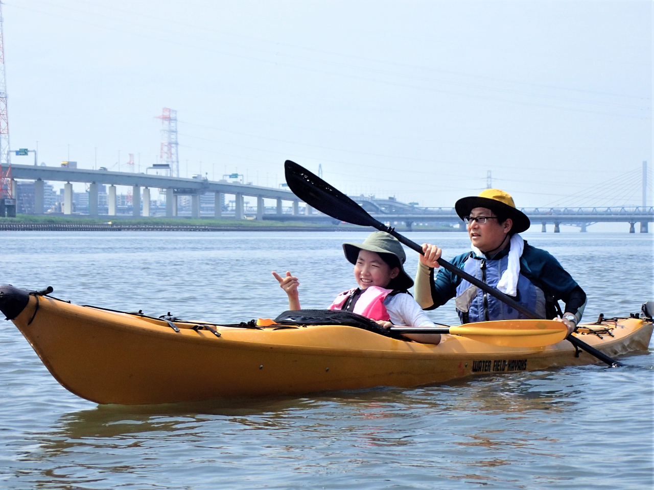 ロックゲートを抜けると、広い荒川に出ます。遠くに東京湾も見ることができます。
