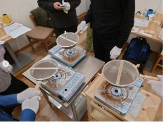 手編み焙煎機で焙煎体験!