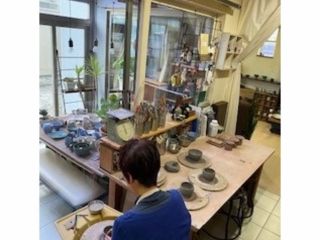 アトリエでの作陶です