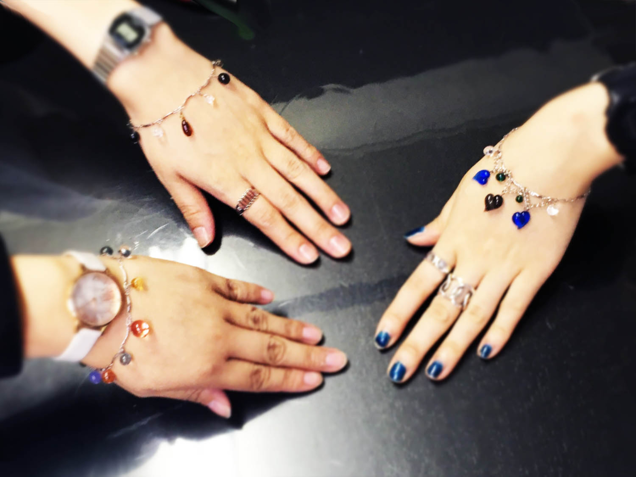 完成です!お友達同士で相談しながら制作♪ それぞれが個性的でとっても素敵なアクセサリーに!