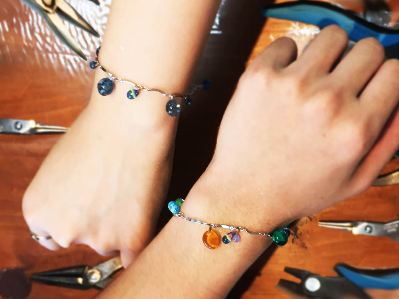 カップルで参加!使い慣れない工具でもなんとか完成!思い出のひと時。