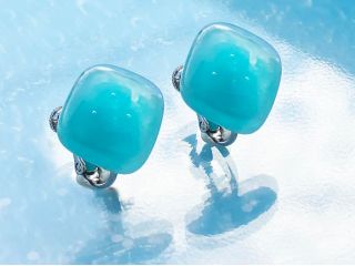 プチ体験ではお好きなカラーのガラスを熱で溶かし合わせ、2p程のガラスジュエル(ガラスパーツ)を作ります。