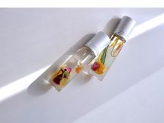 香るハーバリウム・ロールオンアロマ作り・国産の無農薬ハーブをきれいにセットして自分だけのアロマブレンドの香りでハーバリウムを作ります。
