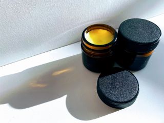 全身に使える、天然100%の精油と植物油、さぬきの和蜂の大変希少なミツロウでつくる、ほっこりアロマハンドクリーム講座です