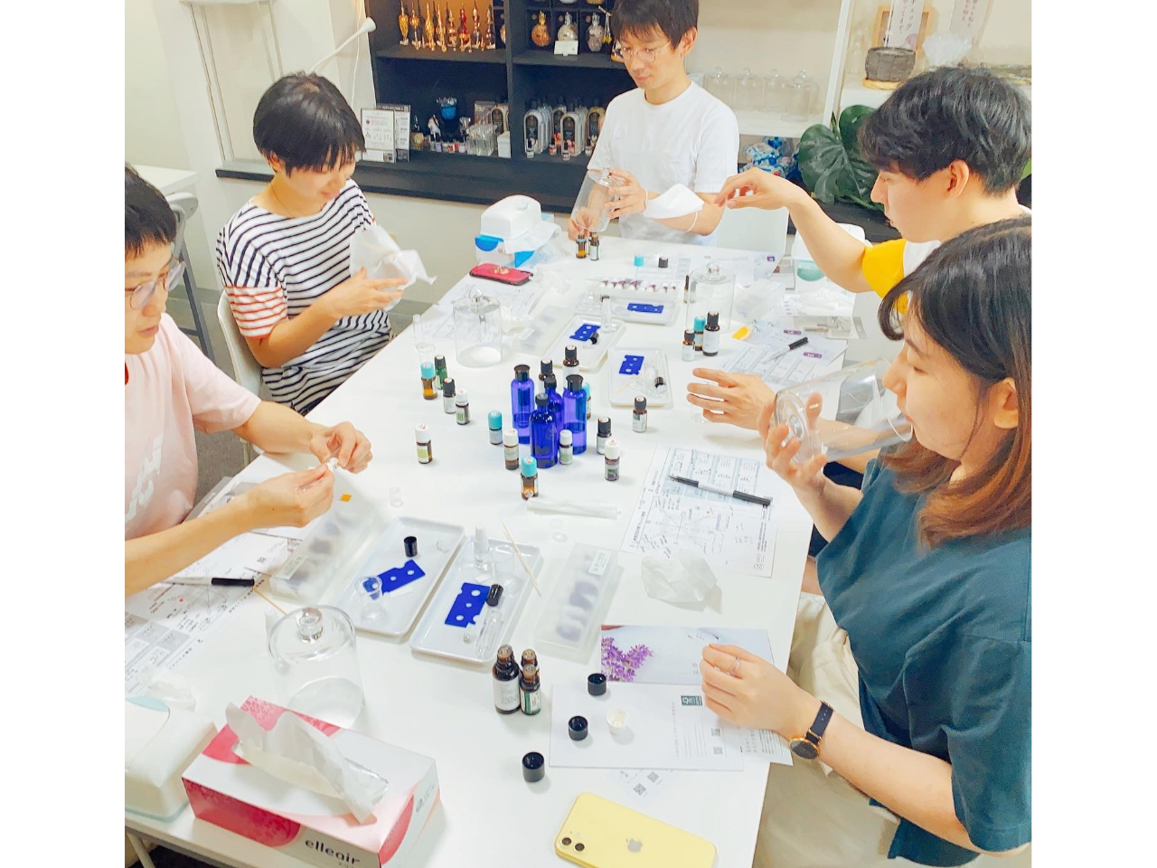 グループで嗅覚反応分析体験をすると、お互いのタイプをより一層知ることができ、会話も楽しく盛り上がります。