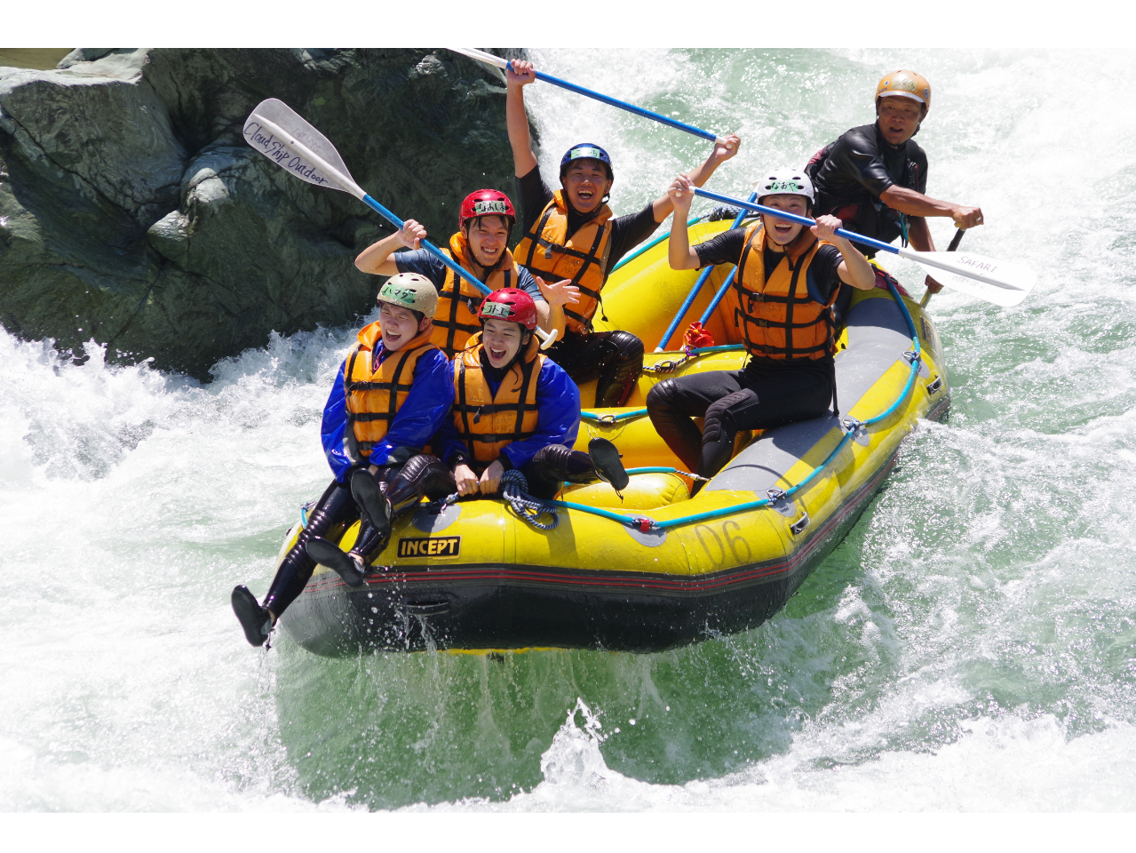 <吉野川>【午前or午後の激流半日コース】日本一の激流の世界へご案内!ラフティン...