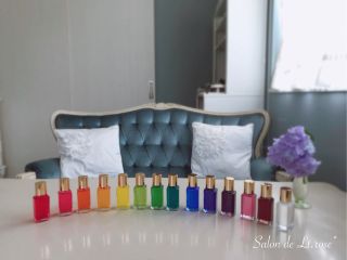 14色から、好き嫌いではなく、直感で色を選んでいただきます。