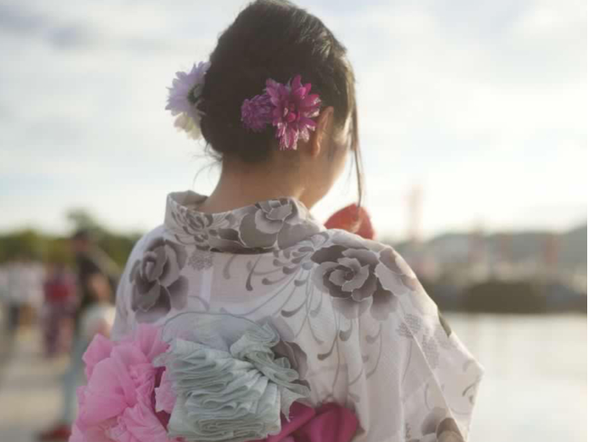 ����̒��Ǝʐ^�B�e���܂��񂩁B�Ă͗��߂ŁA�~�͒����ŉ����������܂��B