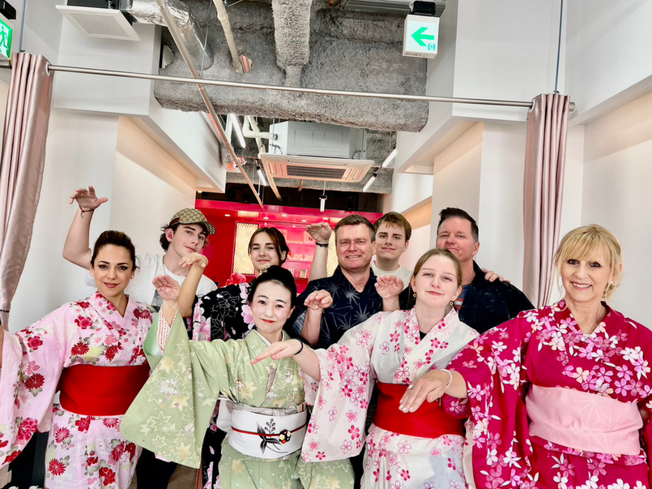 訪問着、桜、日本舞踊、小道具、パーティー、披露宴、祝賀式、観劇 東京・浅草】 初めての日本舞踊体験 「さくらさくら」舞踊と浴衣の