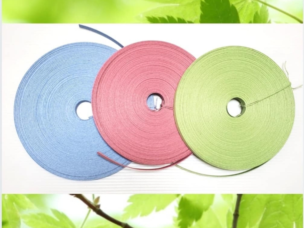 米袋用だった紙バンドが手芸用の紙バンドになり、紙バンド手芸が誕生しました。テープ状の紙バンドを使ってかごやバッグを作る手芸を体験しましょう。