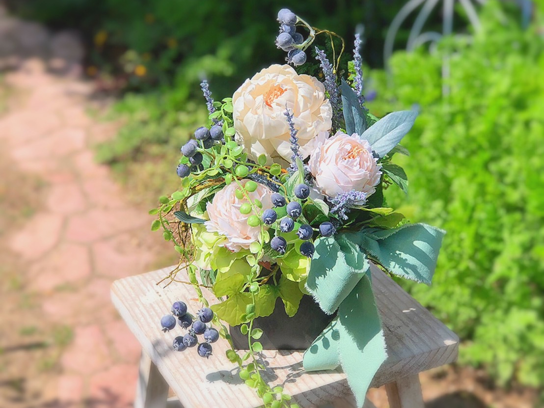 グリーン&ホワイト爽やかなアーティフィシャルフラワーアレンジ