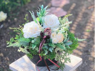 グリーン&ホワイト基調 場所を選ばず飾っていただけます。プレゼントラッピング対応可能です(フィルムラッピング、リボン)