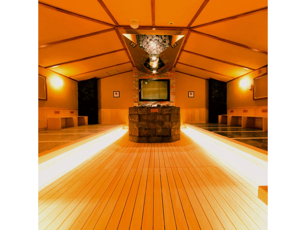 �M�g�����[�ł́A�[�̒����ɍ����M�`�������ւ����Z���~�b�N�X�g�[����z�u�B��՗��ƃ��E�����E�����{���邱�ƂŔ�����p���Ɍ��ɂ܂ō��߂܂��B