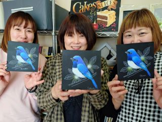 絵を触っても消えないチョークアート。お家で飾って楽しめますよ。絵が苦手でも、デザイン画を転写してから塗るので大丈夫です♪