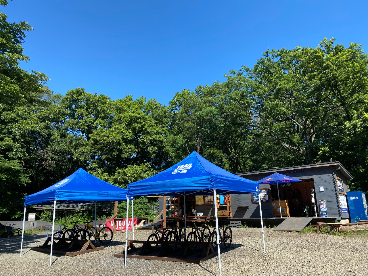 t͂̌ōς܂܂傤B{݂ɂ͓A⎩̔@Ȃǁ@؍ݎԂ[T[rX܂B