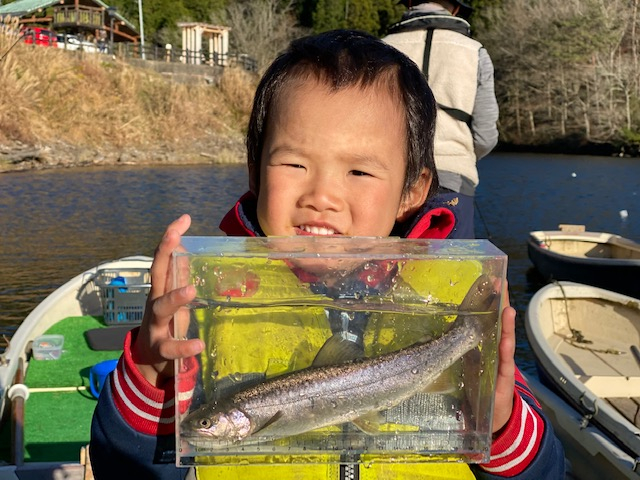 三河湖では釣りを楽しむこともできます♪※三河湖で釣りをする場合別途釣り券(400円)が必要になります。釣り具のレンタルもあります。