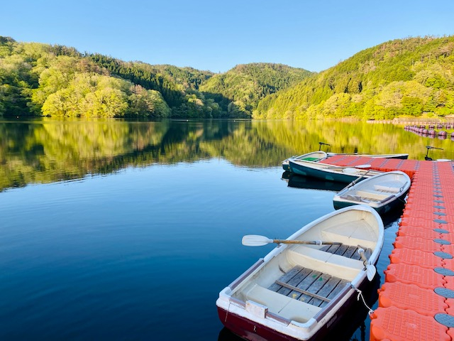 昔ながらの手漕ぎボート♪