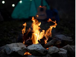 炎を楽しむ、薪式の本格サウナ。