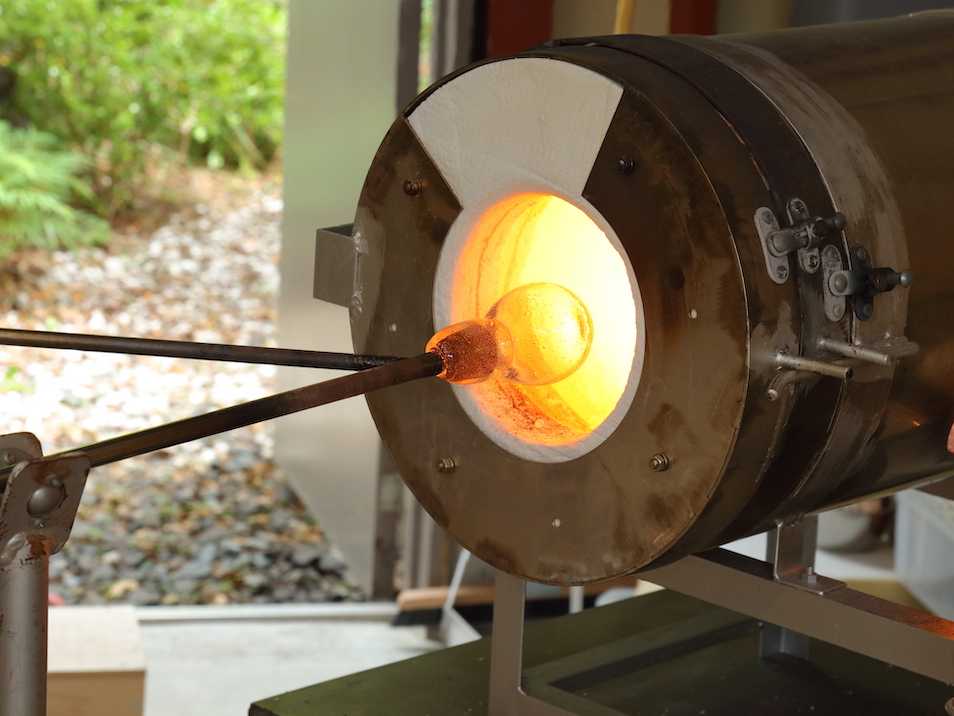 温め直しながら、目標の形にしていきます