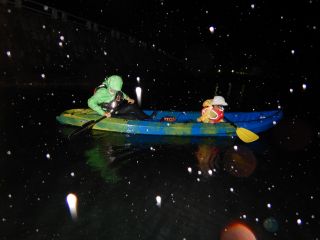 宙を漕ぐような夜の海に出かけていこう。