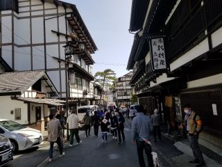 滝下通りの雰囲気