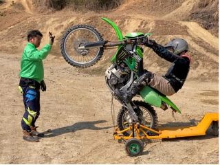 第1ステップで静止状態で安定角を体感。