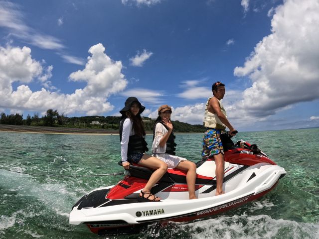 3人乗りのジェットなので家族・友人・カップルなどでお楽しみ頂けます!