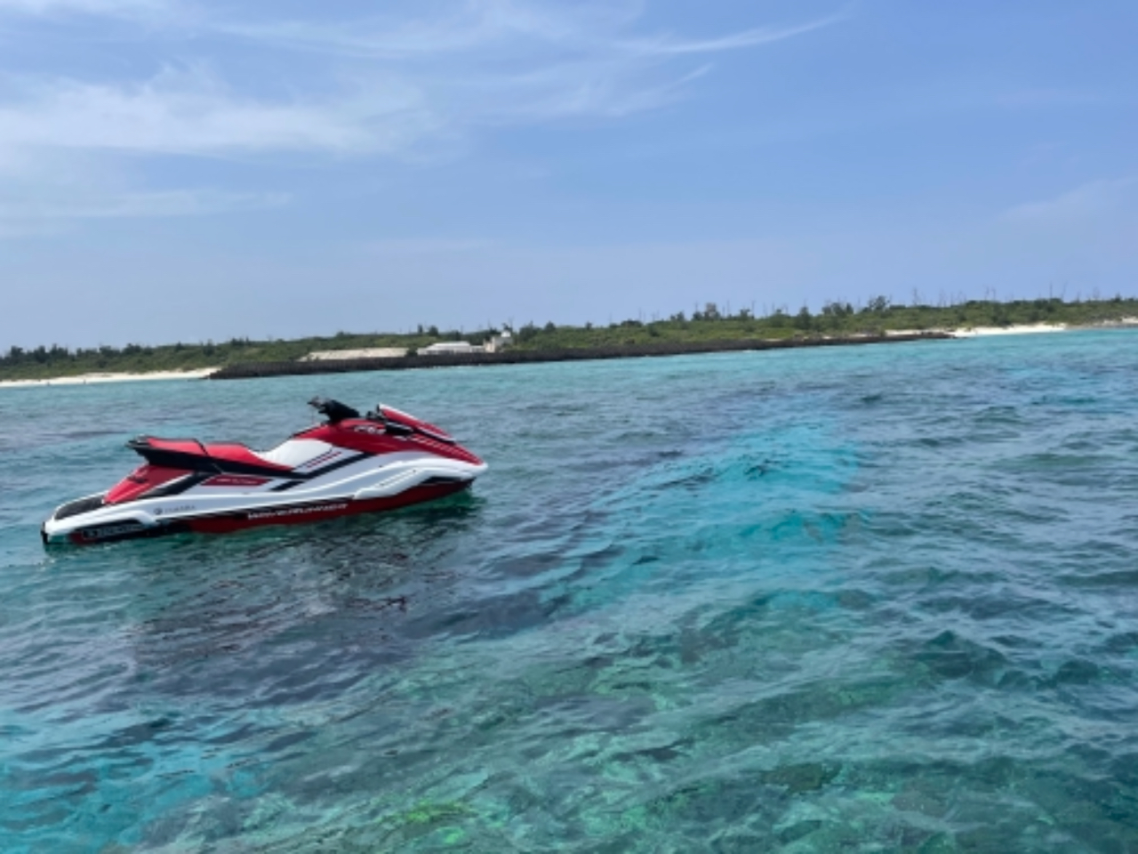 ジェットスキーと水納島