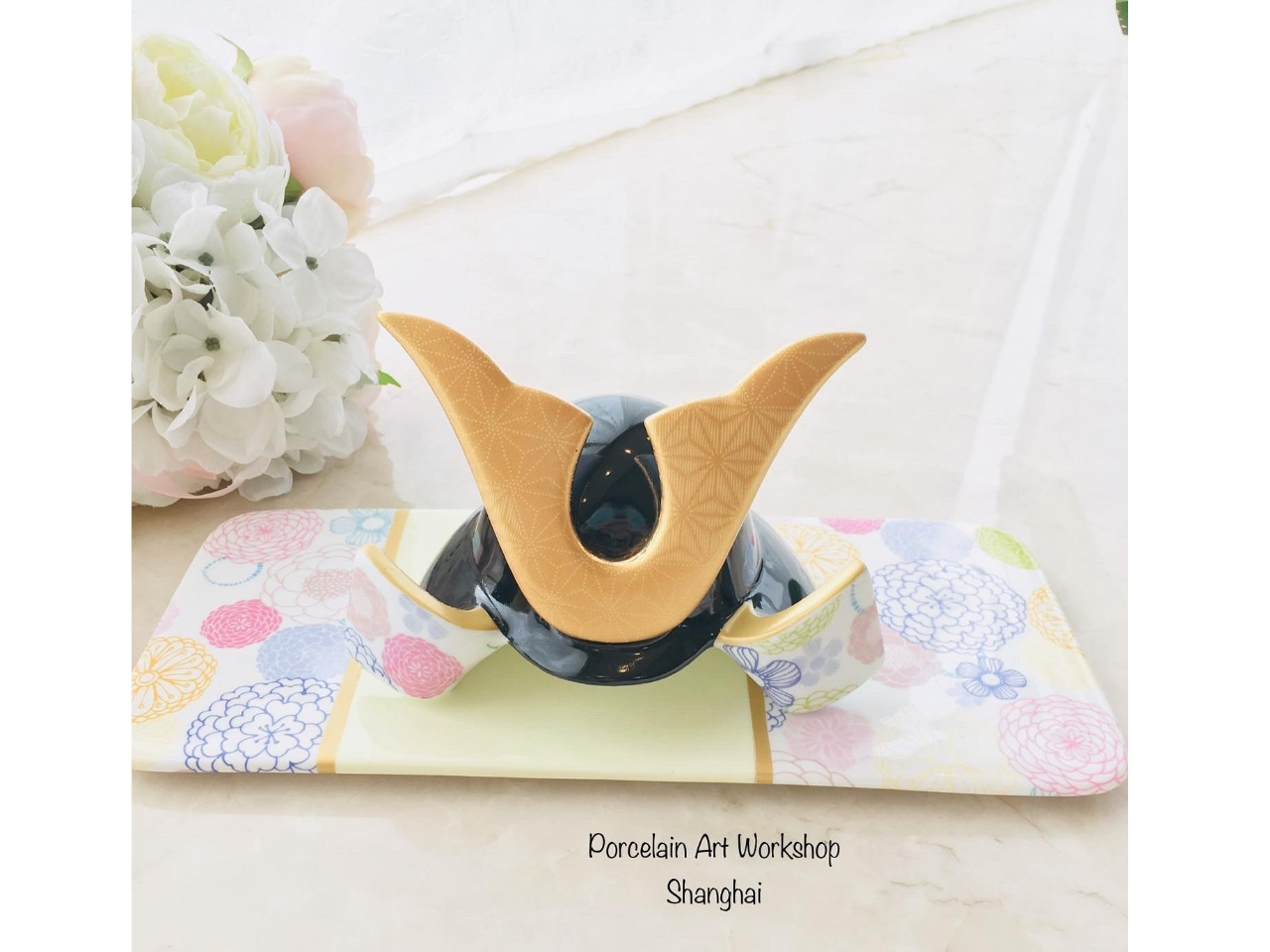 女の子ママさんに人気な花柄をデザインに取り入れた兜。逞しい厳ついデザインが苦手なままさんにはお勧め。ピンクや花柄も兜に馴染みます。