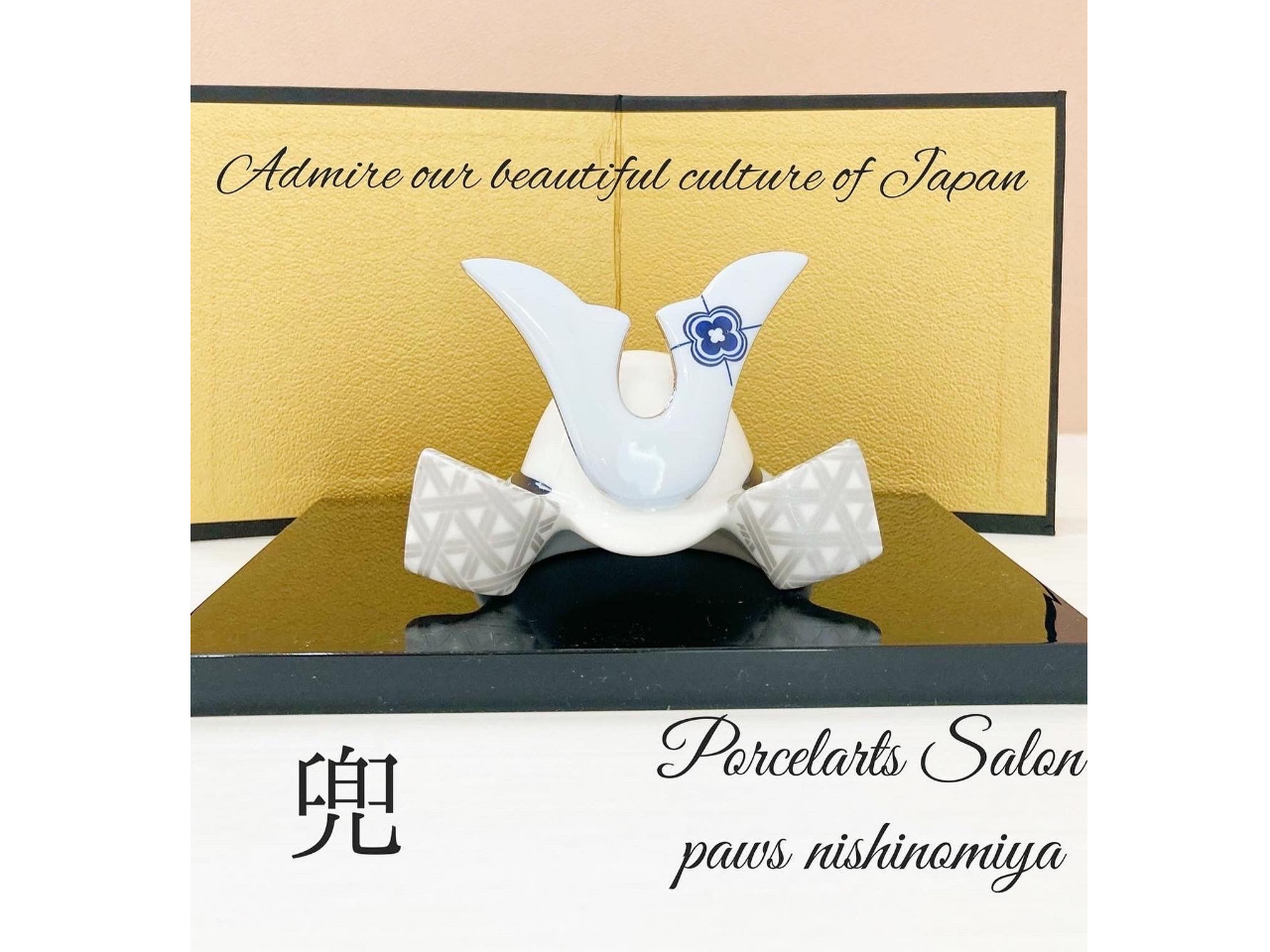 鍬形(兜の角の部分)に貼り付けた模様がお洒落。甥っ子様へのプレゼントとしてご制作頂きました。お孫さんへお贈りする方も多いです。お洒落なプレゼント間違いなしです。