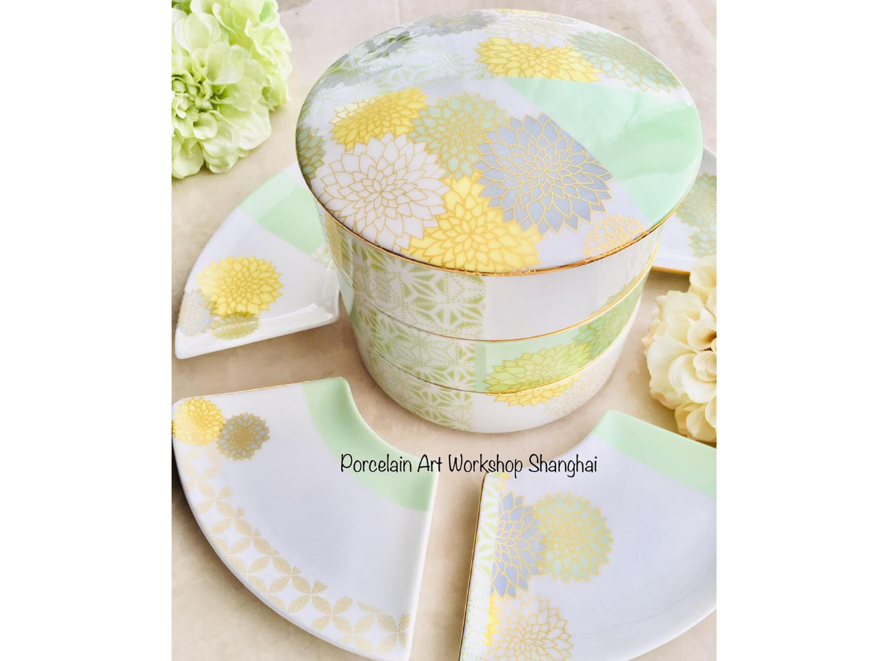 当サロンで絶大な評判を得たこのデザイン。和モダンな柄がテーブルを彩ってくれます。色味や柄は変更自由です。