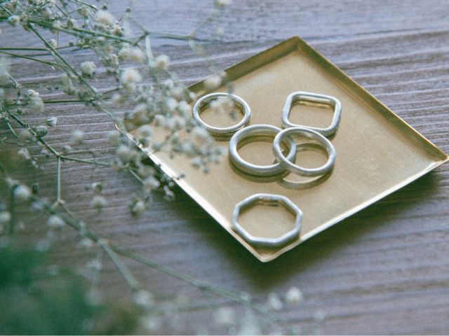 素材や幅、形などお好みの組み合わせでデザインを選んでいただけます。