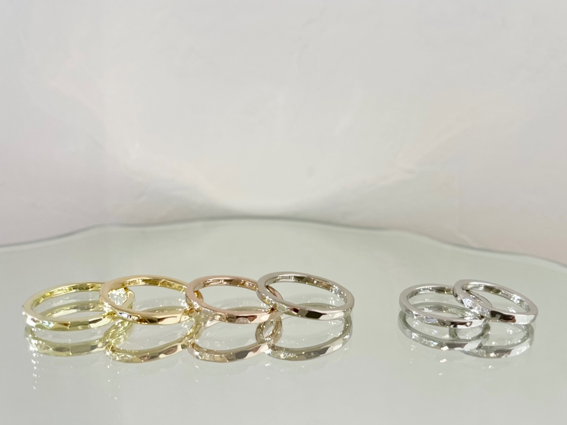 K18はイエロー、ピンク、グリーン、ホワイトゴールドの4色。 プラチナと同様、永くお使いいただける上質なお素材です。