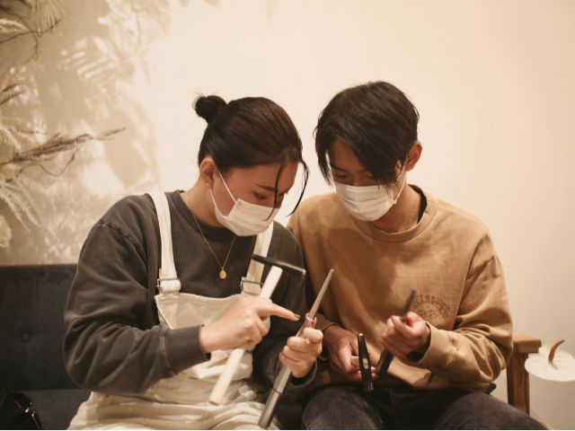暖かい雰囲気の店内で、ゆったりと指輪の模様づけをお楽しみいただけます