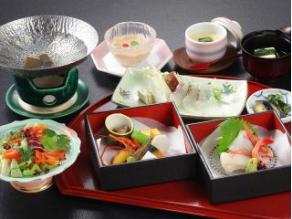 料理長のお任せ料理をお楽しみください。