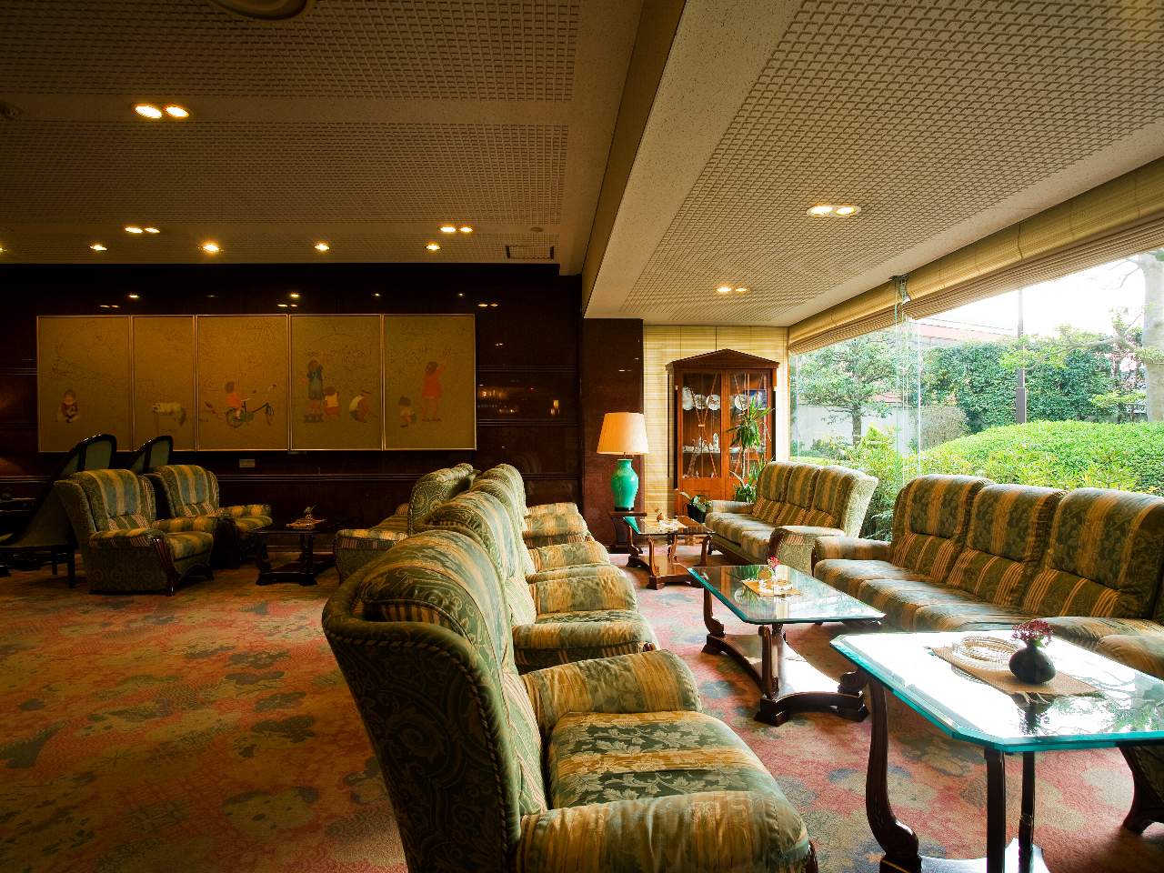 �y1�K���r�[�z�������\�t�@�[�ł��������������܂��B