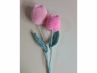 2026年2月8日の教室は、春を先取り!チューリップを編みます。流行りのニットフラワー!インテリアにピッタリ☆