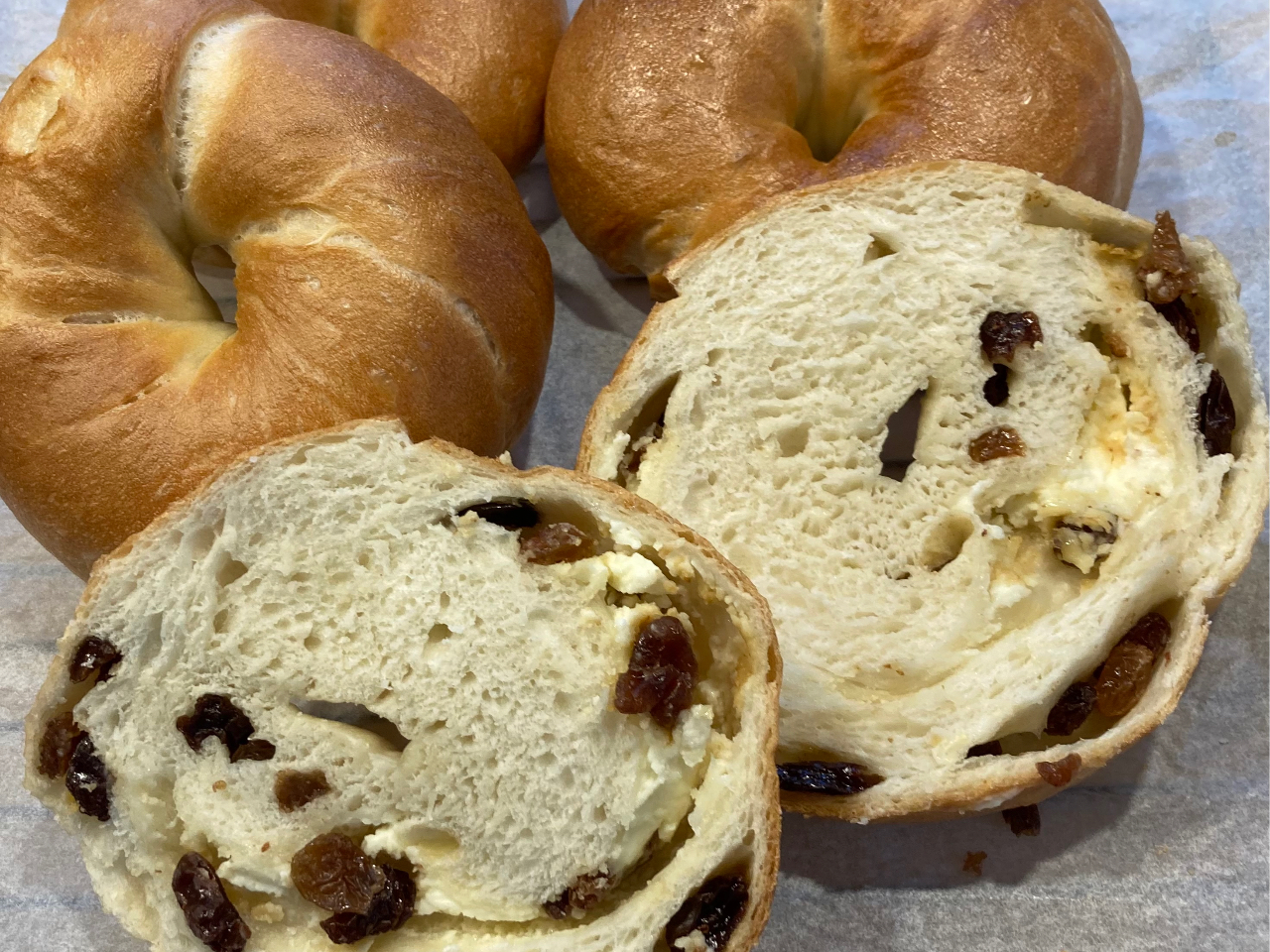 ベーグル                  プレーンと、クランベリー&クリームチーズの2種を作ります。