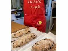 セーグルフルュイライ麦配合ドライフルーツたっぷり(120g)アクセントにクリームチーズを入れて生徒さんが美味しーと焼き立てパン召し上がっていました。