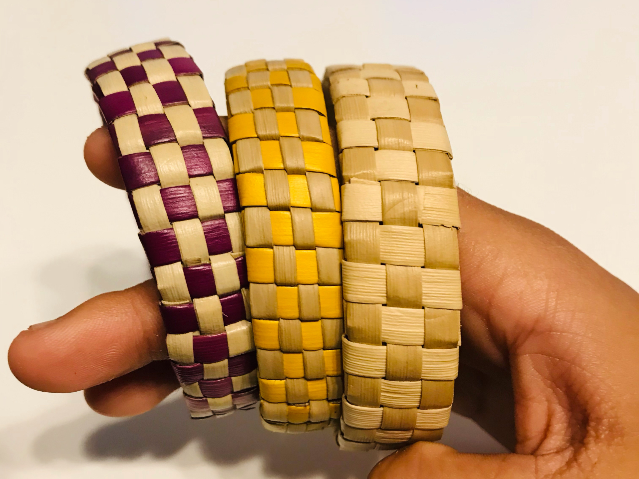 沖縄 阿嘉島 旅のお土産やペアアクセサリーにもオススメ アダンの葉で作るブレスレットワークショップ 草編み体験 女性 カップルにオススメ アトリエトコイ じゃらん遊び体験