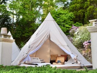 ★ウッドデッキのキャンプサイトでゆったりプライベートスペースをお楽しみください♪