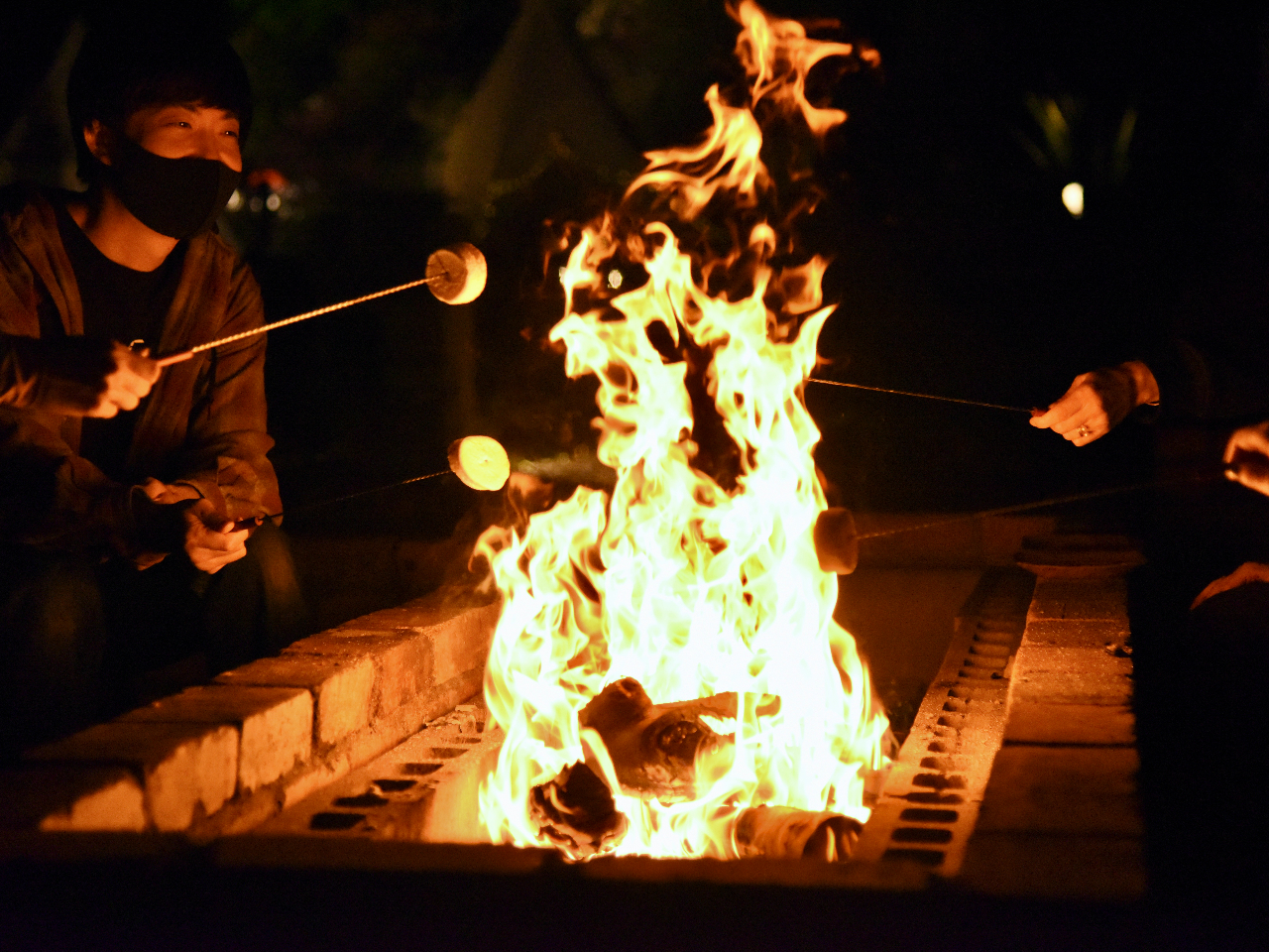 ��̓��C�g�A�b�v����A���}���`�b�N�ȕ��͋C�ɑ��ς��I�L�����v�t�@�C���[���s���܂���