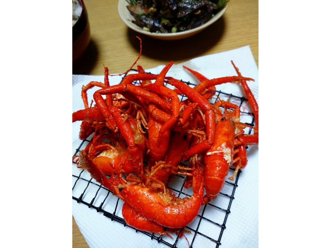 食文化を学びながら味わう室戸グルメ。運が良ければ、近所の川で採れた新鮮な天然の川海老を楽しめるかも。