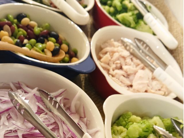 サラダバーもご用意しております!栄養がしっかり摂れるメニューです♪